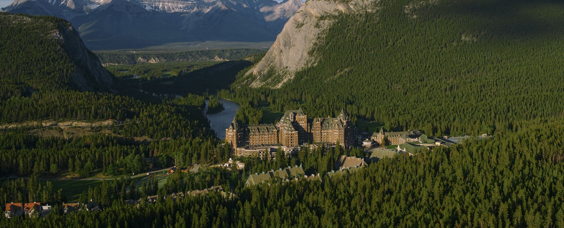 BanffSprings_2021_WinterSummer_Selects.00_19_07_02.Still026_Youtube_Hero_Image_2048x1152-e17...