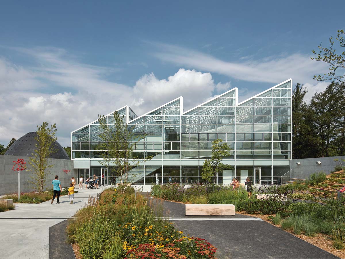 INST-Insectarium-Montreal-Facade-est-avec-jardin-a-papillons-©James-Brittain.jpg