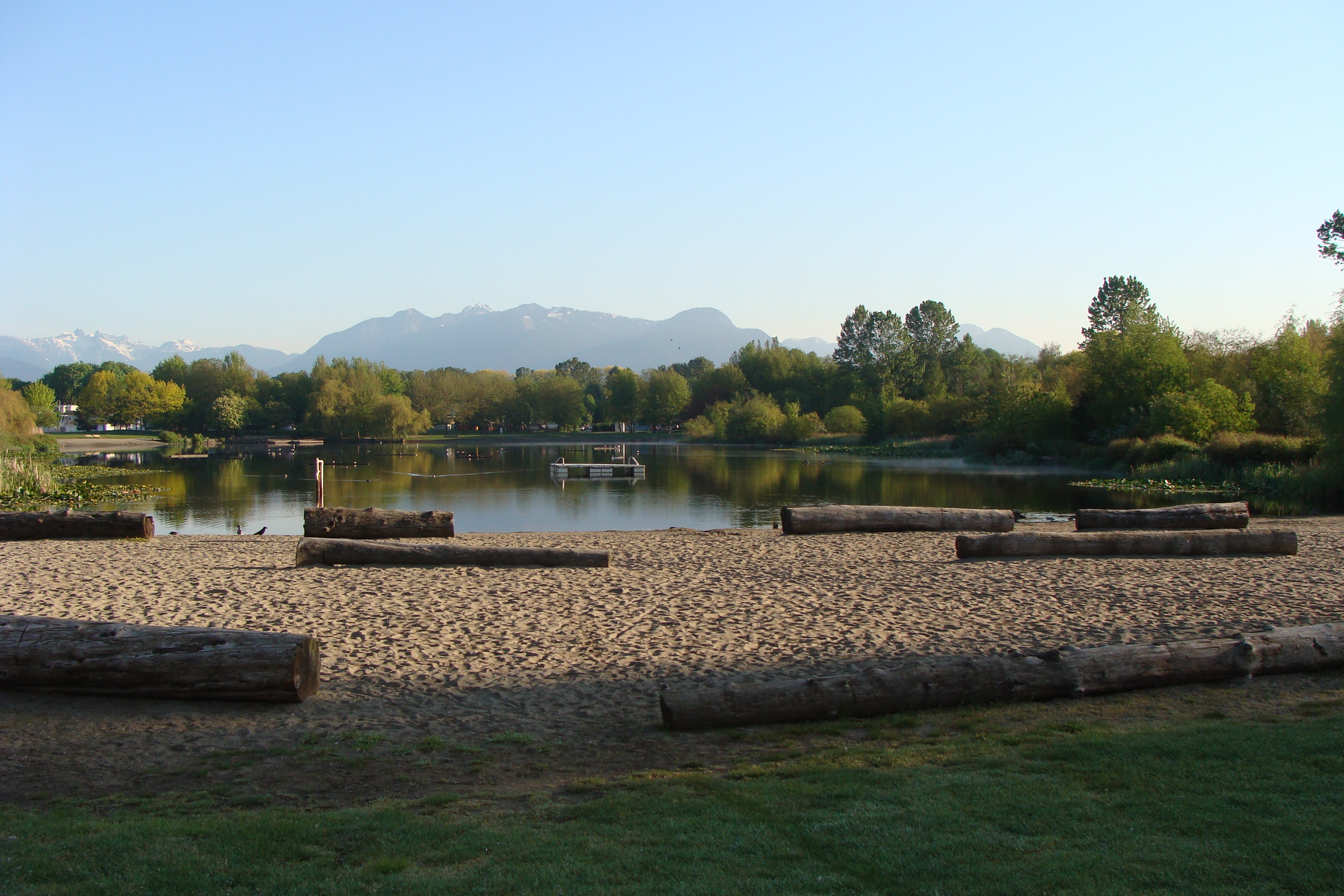 Trout_Lake_beach,_Vancouver.jpeg
